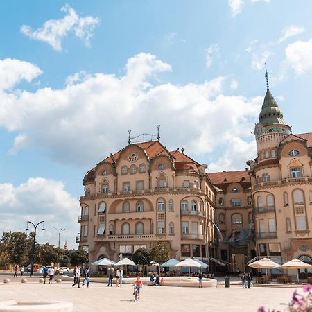Bluesky Ultra-Central Premium Apartment Oradea Luaran gambar