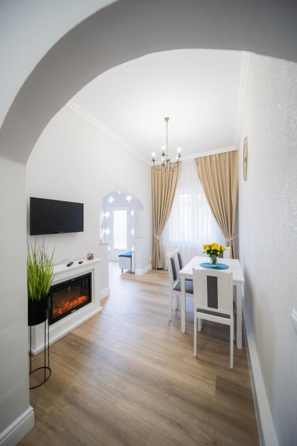 Bluesky Ultra-Central Premium Apartment Oradea Luaran gambar