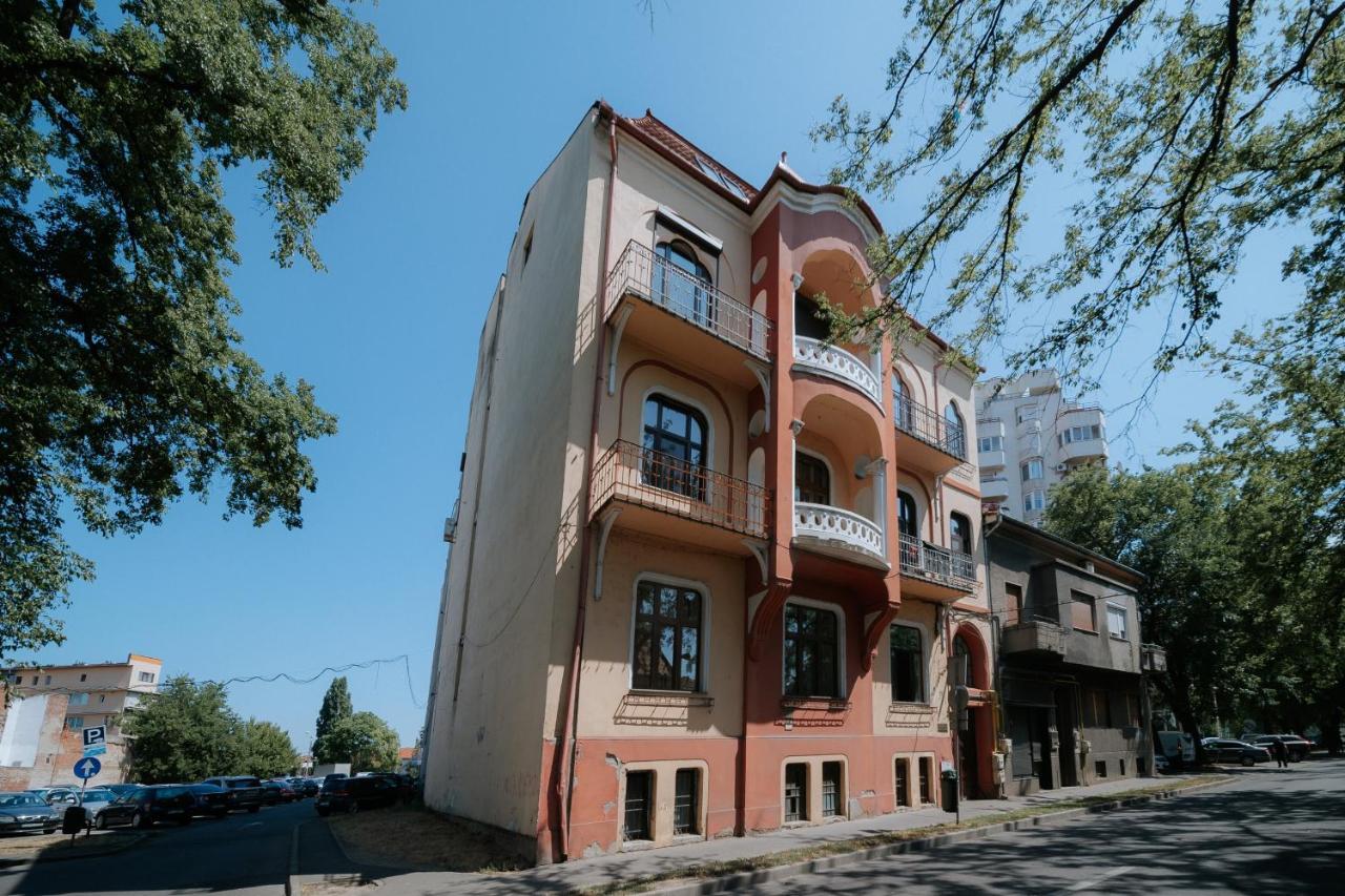 Bluesky Ultra-Central Premium Apartment Oradea Luaran gambar